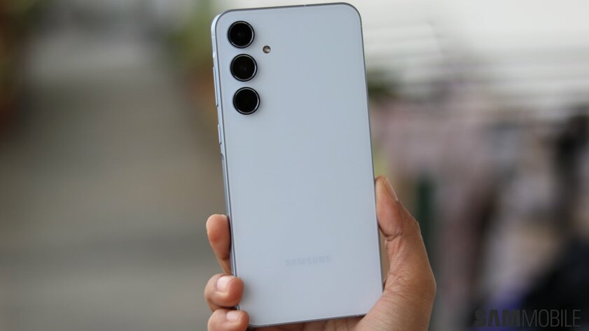 Настолько удачный смартфон, что Samsung не продаёт его в США. Обзор Galaxy A55 с уникальной фишкой