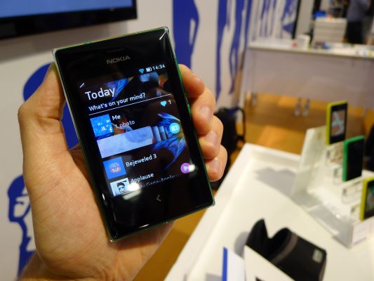 Обзор Nokia Asha 503: интересный дизайн против дешевизны