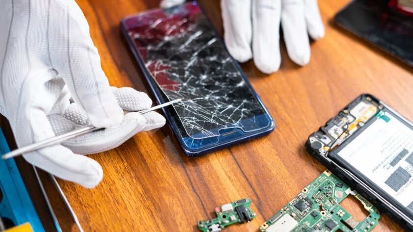 Новые правила ЕС обязывают производителей ремонтировать смартфоны после окончания гарантии