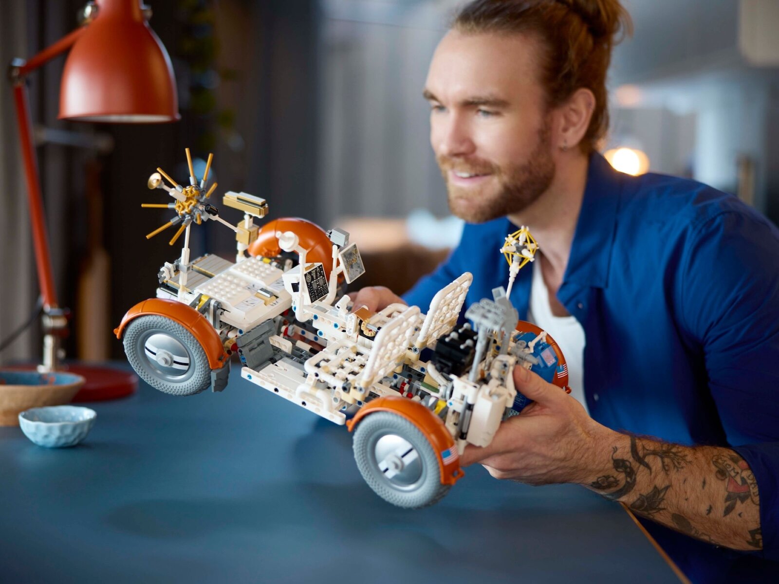 Культовый луноход в миниатюре: LEGO выпустила набор с ровером миссии Аполлон-11