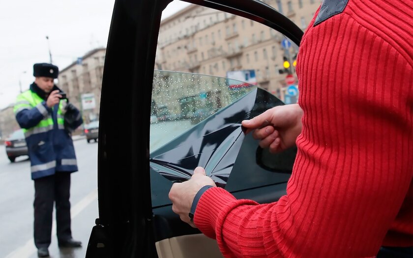 В России предлагают отменить штрафы за тонировку передних стёкол: этим часто злоупотребляют