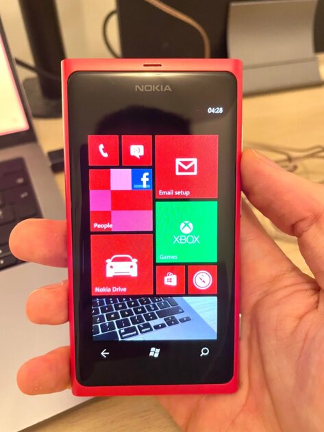 Так выглядит Lumia 800 в 2024 году. Очень даже неплохо, согласны?