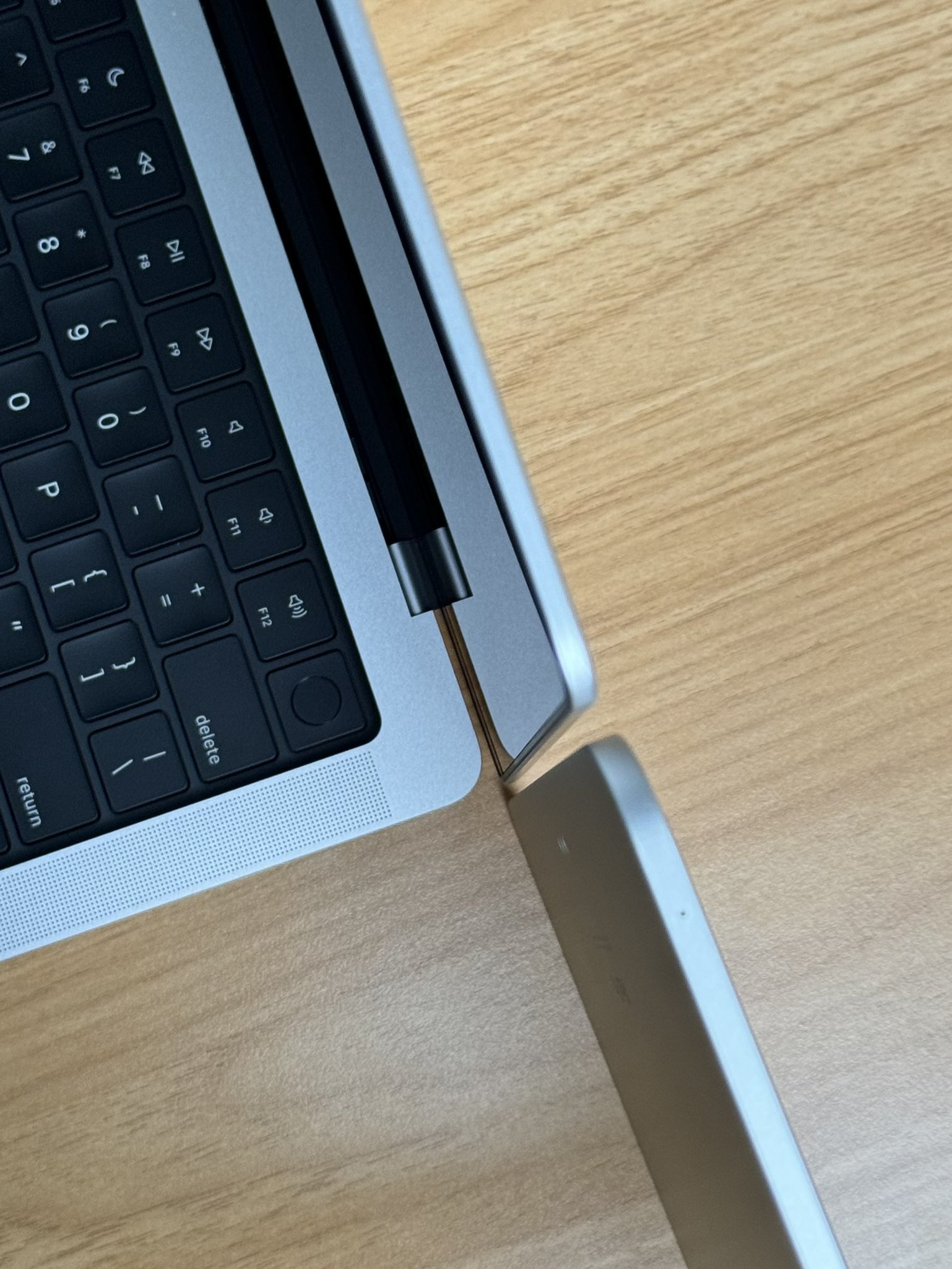 Новый iPad Pro по толщине почти как крышка от MacBook