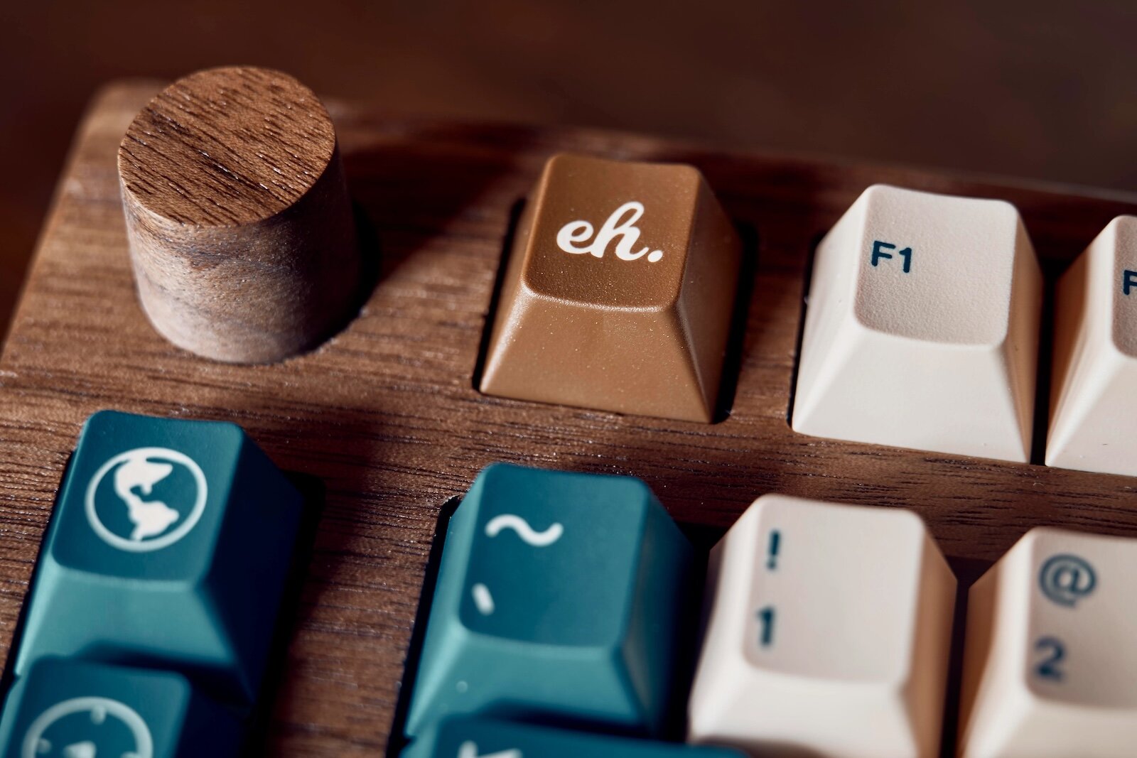 Максимально экофрендли: энтузиаст показал свою клавиатуру в корпусе из дерева