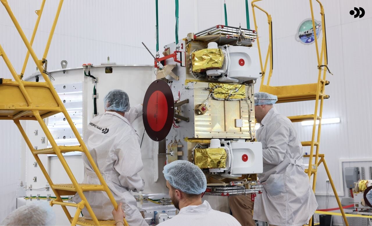 «Бюро 1440» вывела на орбиту три новых спутника: они обеспечат связь 5G из космоса