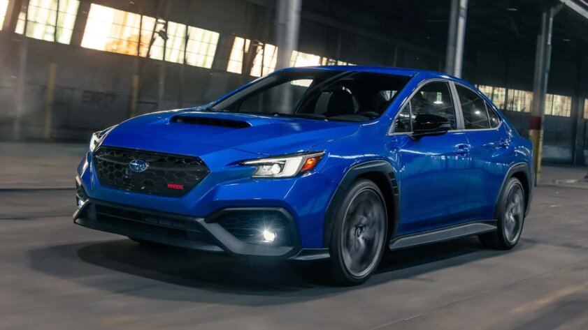 Subaru представила заряженную версию седана WRX. Чем отличается
