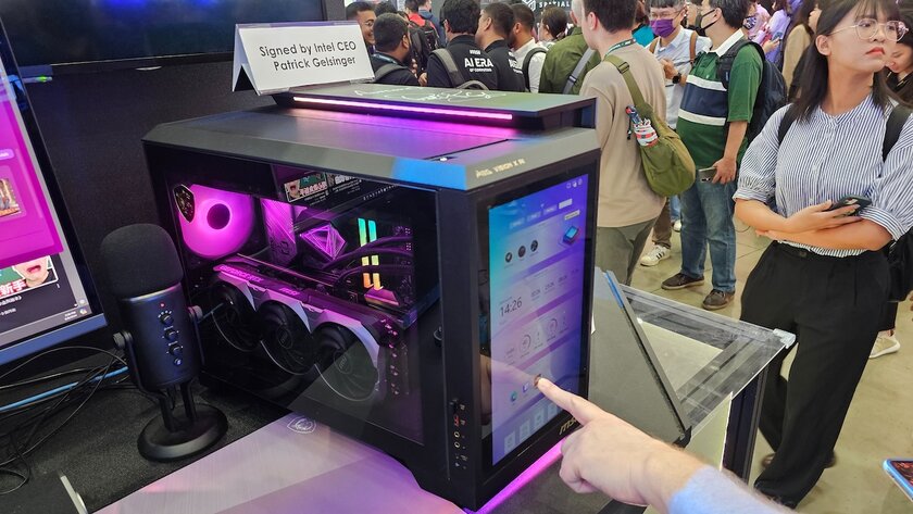 Сюда можно поставить RTX 5090: MSI представила корпус ПК со встроенным 13-дюймовым дисплеем