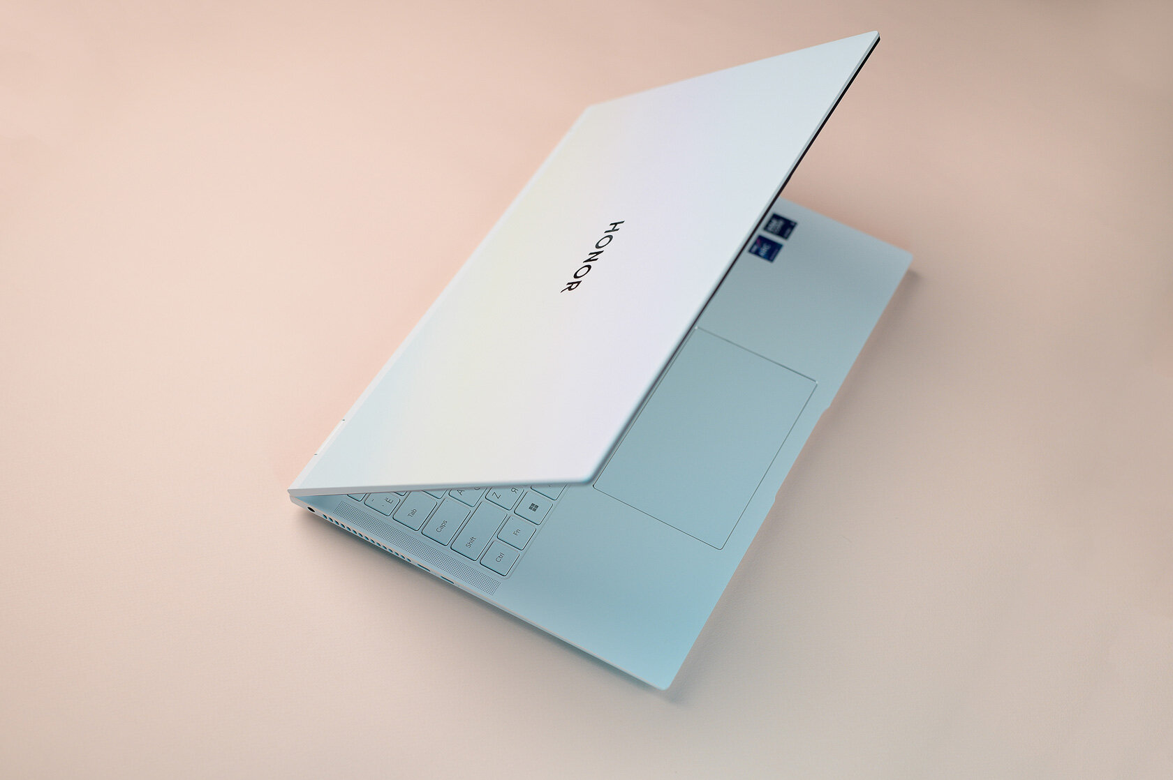 Мощный ноутбук из металла, на котором можно монтировать, играть и не только: обзор HONOR MagicBook Pro 16