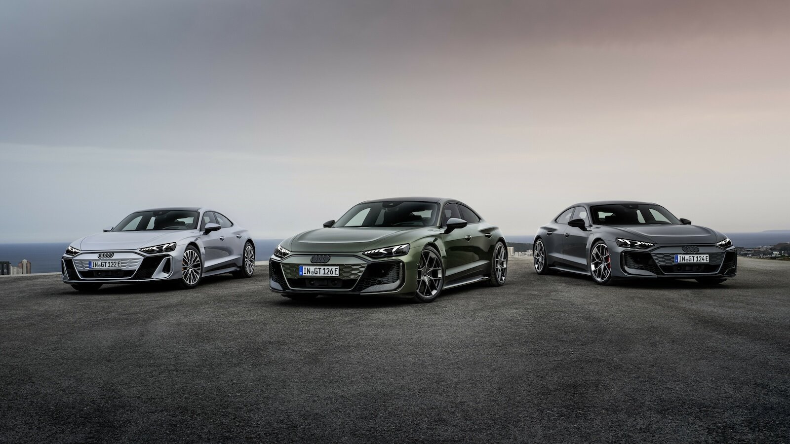 Разгон до сотни за 2,5 секунды, 925 лошадей и быстрая зарядка: Audi представила новый e-tron GT