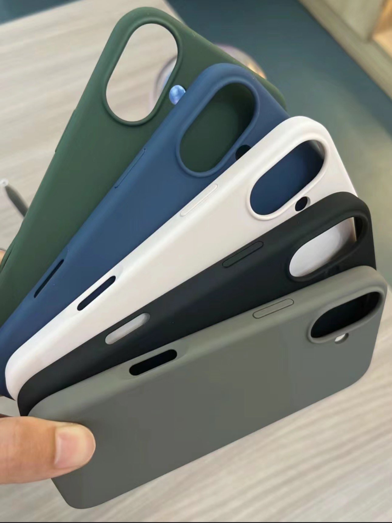 Так выглядят силиконовые чехлы для iPhone 16: Apple действительно сменила дизайн камеры