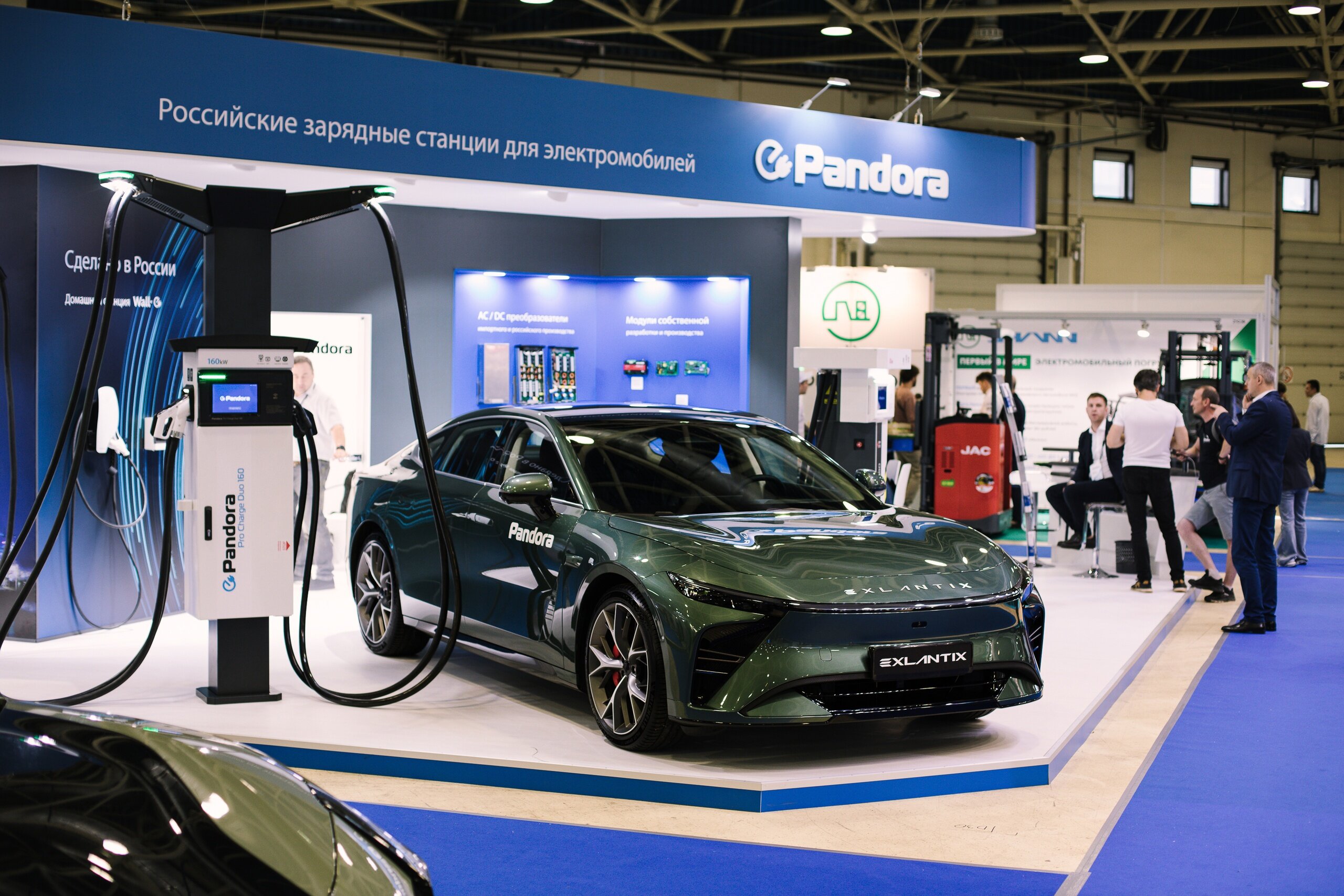 Премиальный бренд Exlantix представил в России свой первый автомобиль: солидный электрический седан ES
