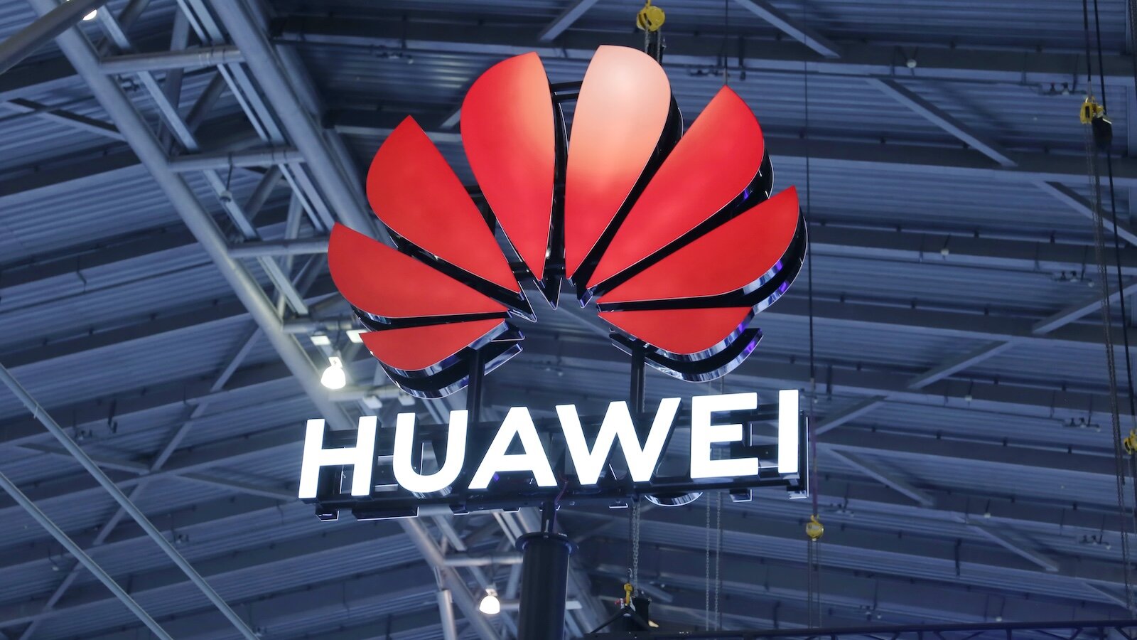 Huawei заявила, что добилась огромных успехов в разработке ИИ и ОС: в три раза быстрее конкурентов