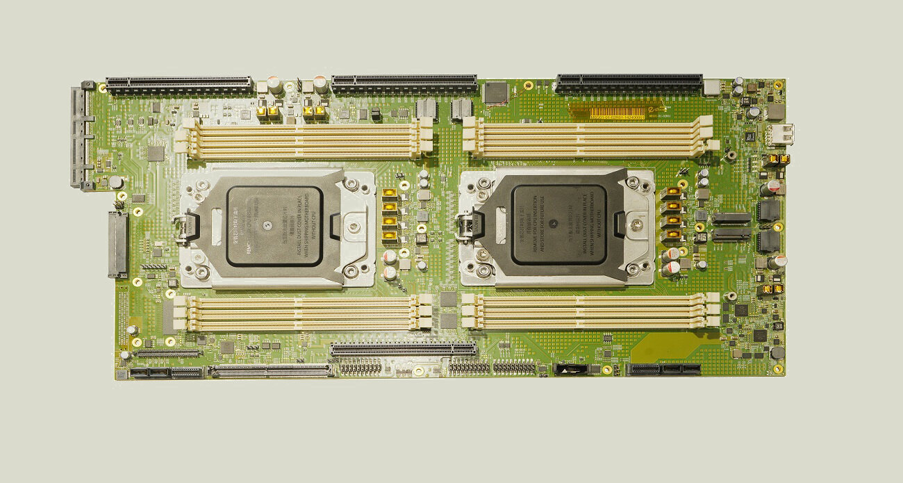 Два процессора, 48 ядер на процессор и поддержка DDR4: представлена отечественная системная плата «Ключевская»