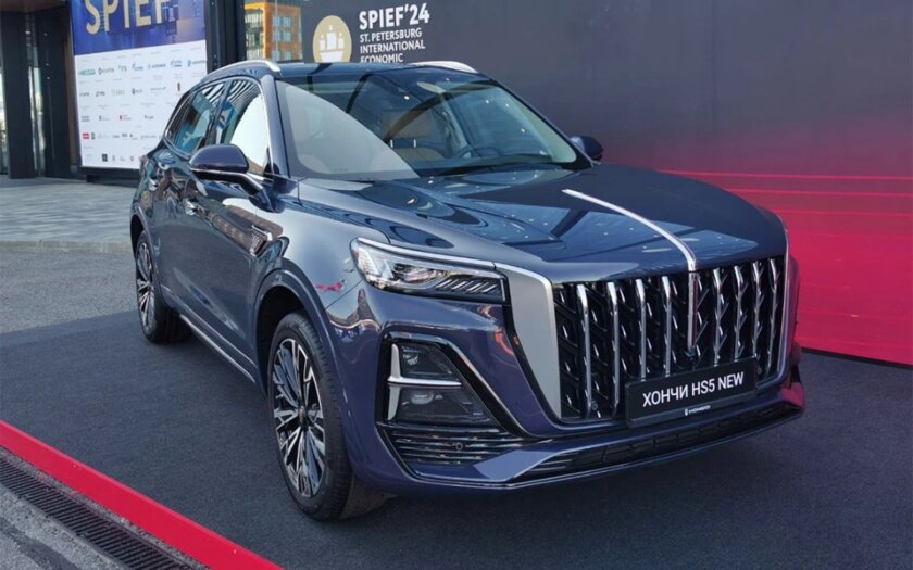 Дерзкий кузов и салон с подсветкой: новый кроссовер Hongqi HS5 уже продают в России