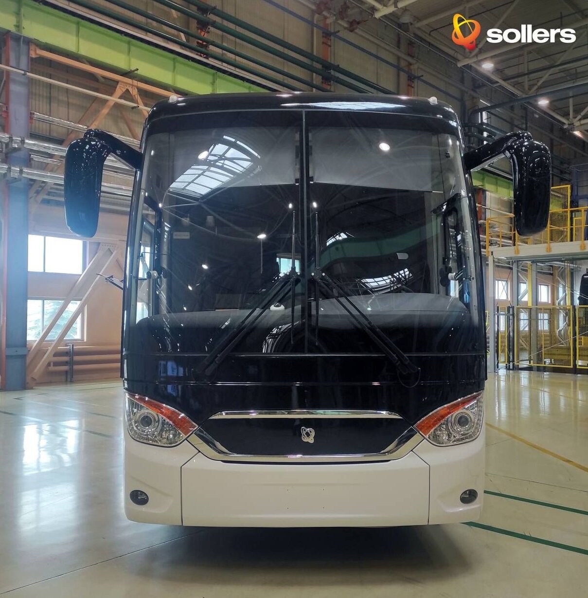 Первый туристический автобус Sollers SA9. Это известный Ankai A9 нашей сборки