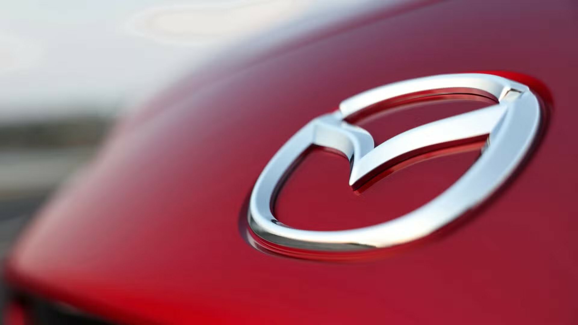 Mazda меняет логотип. Крылья остались, но рисунок стал безликим