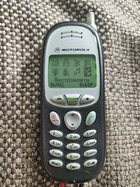 Motorola T191. Нашел свой первый телефон спустя 20 лет