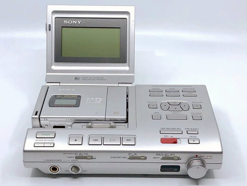 Интересный гаджет из 1997: Walkman MZ-R5ST с док-станцией, превращающей портативку в стационарную деку