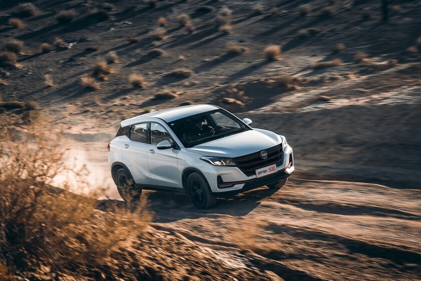 В России стартовали продажи компактного кроссвера Dongfeng DFSK 500: цена очень приятная