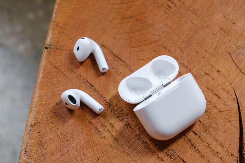 Обзор AirPods 4: верьте или нет, Apple смогла сделать старые наушники совершенно новыми