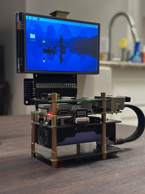 Энтузиаст показал специфический билд на Raspberry Pi 4 с двумя дисплеями