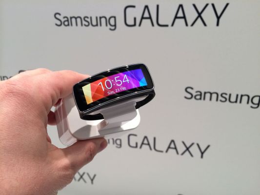 Превью Gear Fit от Samsung: часы, которые знают не только время