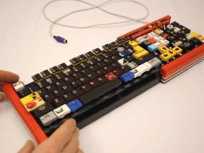 Из конструктора LEGO собрали работающую клавиатуру