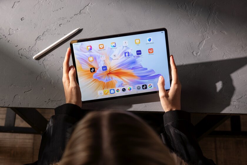 В российских магазинах появился ударопрочный планшет HONOR Pad V9 с мощными ИИ-инструментами