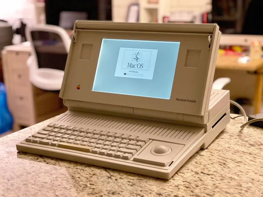 Этот прадед всех Apple MacBook в 6 раз тяжелее Air M4