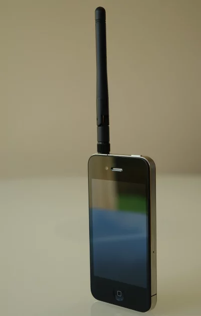 Купил iPhone с антенной и телевизором — обзавидуйтесь