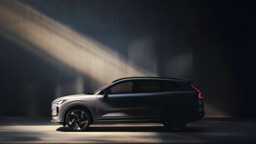 Volvo возродила XC70 в формате среднеразмерного «паркетника» с гибридным мотором