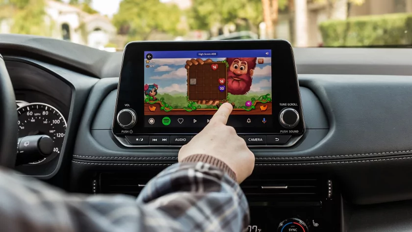 Android Auto станет полноценным? Google работает над поддержкой браузеров, видеоприложений и даже игр