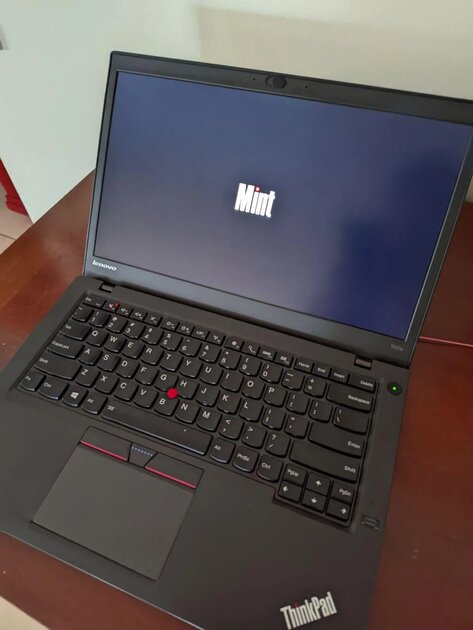 Фанат Linux Mint и ThinkPad создал кастомный экран загрузки