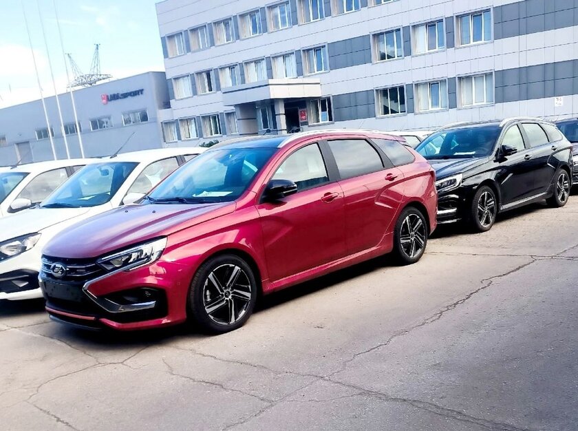 АвтоВАЗ решил возродить Lada Vesta Sport: цена стартует от 2,7 млн рублей