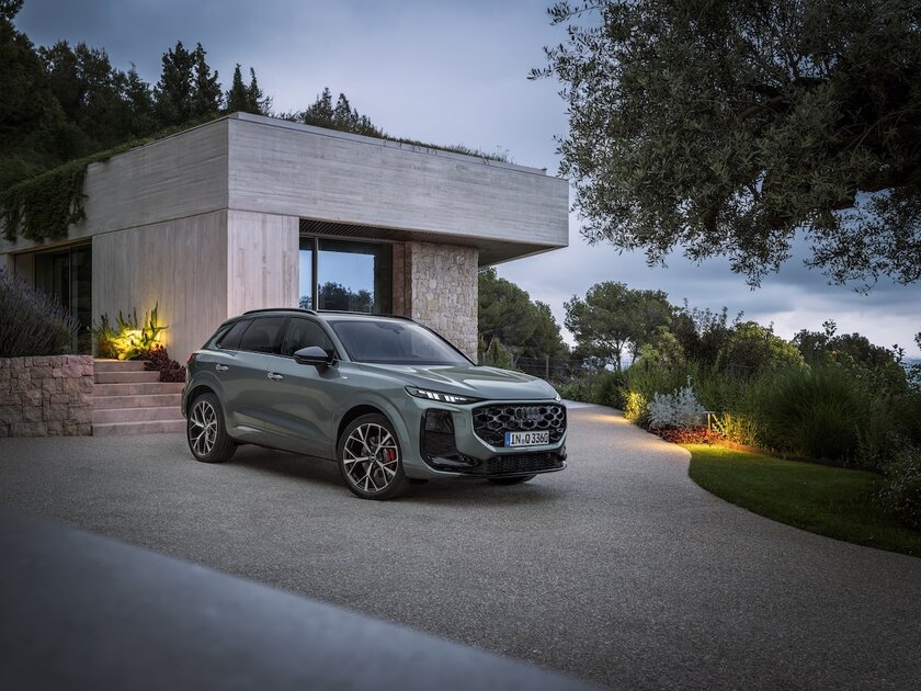 Фары с micro-LED и салон из переработанных материалов: Audi представила новый Q3