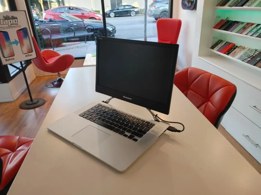 Инженер показал свой Pronovo Macpad — MacBook с монитором от Lenovo
