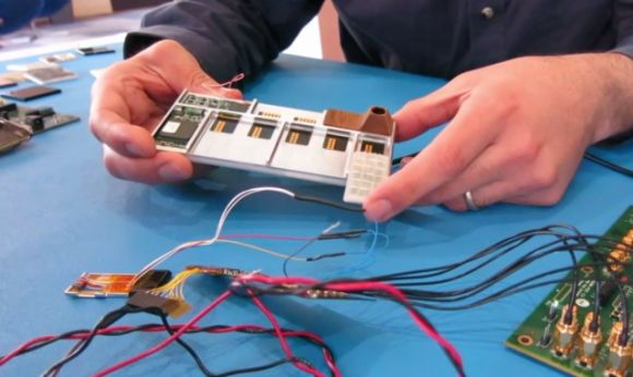 Команда Google Project Ara показала ранние прототипы модульного смартфона