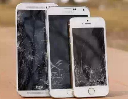 Samsung Galaxy S5, HTC One (M8) и iPhone 5S протестировали на прочность