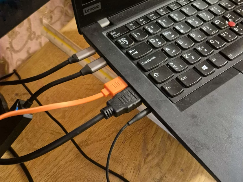 Уберите владельцев MacBook от экранов: здесь слишком много подключений!