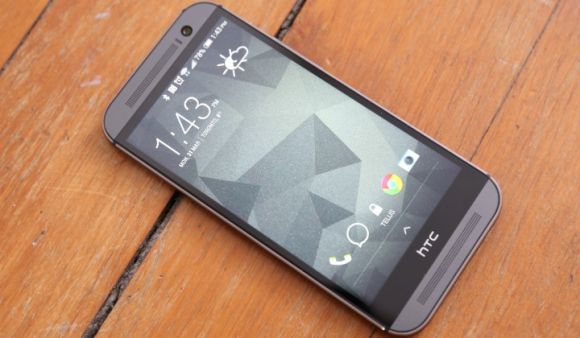 HTC планирует выпустить пластиковую версию HTC One (M8)