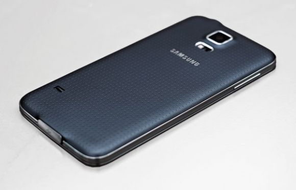 Работа камеры и сканера отпечатков пальцев Samsung GALAXY S5 исправлена с апдейтом