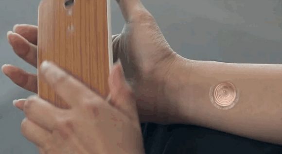 Motorola представила "татуировки" для разблокировки смартфона Moto X