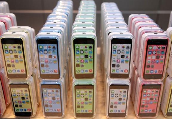 Wallmart распродает iPhone 5C за $1 перед анонсом Apple