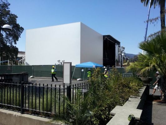 Стартовала постройка выставочного комплекса для презентации Apple 9 сентября