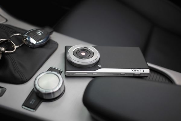 Panasonic установила в смартфон 20-мегапиксельную камеру с полноразмерным объективом
