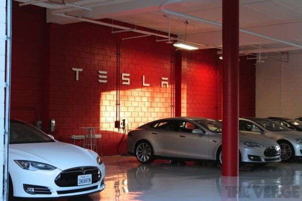 Tesla Model S может заводиться с помощью телефона