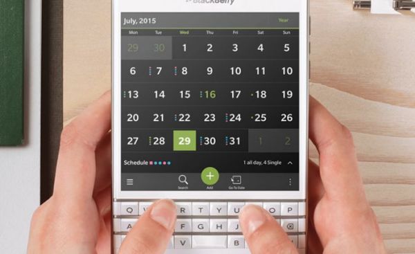 Белый BlackBerry Passport поступит в продажу в ноябре