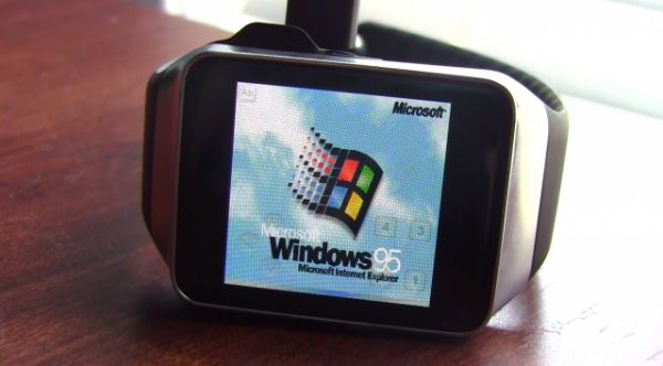 На умных часах Samsung Gear Live (Android Wear) запустили полноценную Windows 95