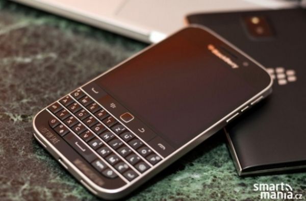 В сеть попали качественные фотографии нового BlackBerry Classic