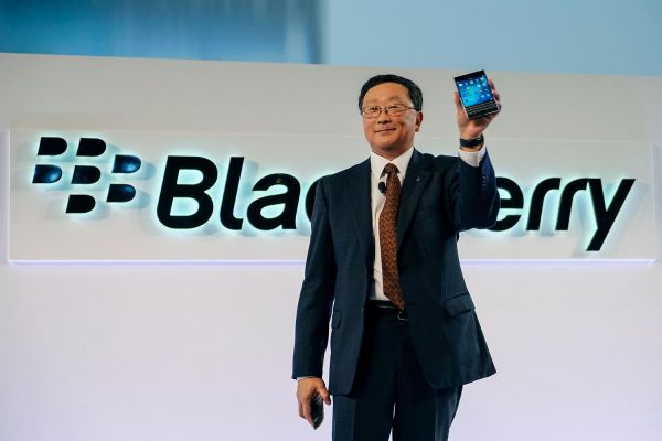 Джон Чен: «Продажи BlackBerry Passport превосходят ожидания»